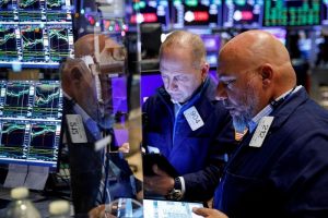 Wall Street Tumbang Tipis, Perang Dagang Mereda?