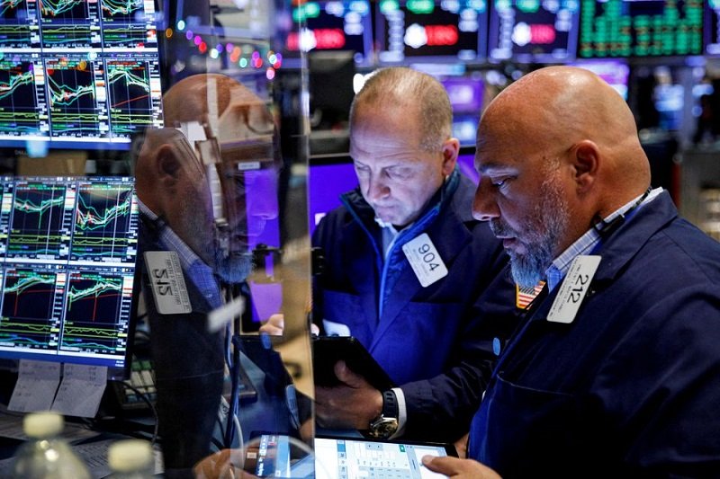 Wall Street Tumbang Tipis, Perang Dagang Mereda?